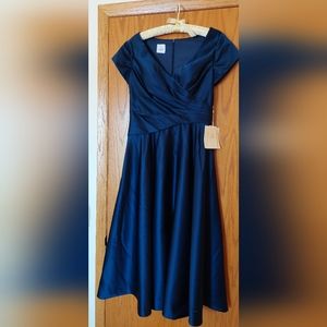 Mother of the bride/groom dress, size 8, Navy, Never Worn!